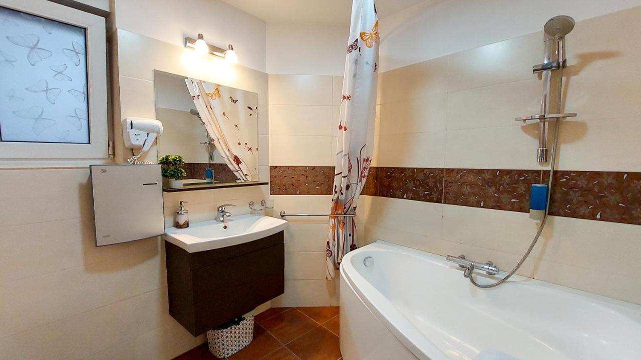 Fancy 1Bd Family Friendly In Historical Centre Appartement Boekarest Buitenkant foto